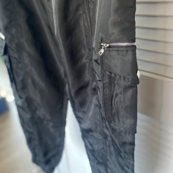 NWT Blank NYC Nylon Cargo Joggers, Black, Size 28 - Picture 4 of 13
